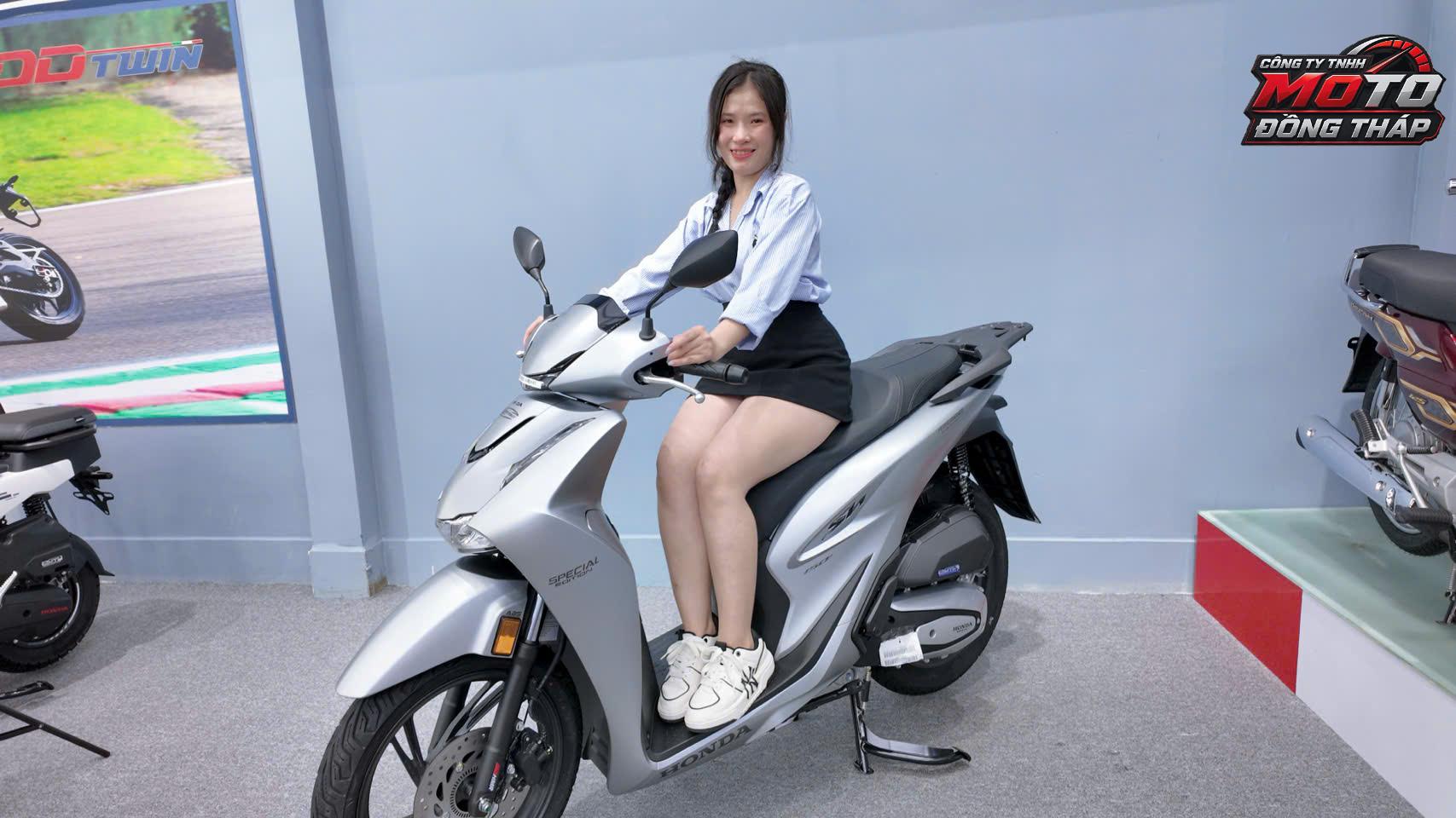 Honda SH Ý 150i Special Edition phiên bản mới nhất từ nhà Honda Moto Roma 9 Honda SH Ý 150i Special Edition Honda Moto Roma màu bạc