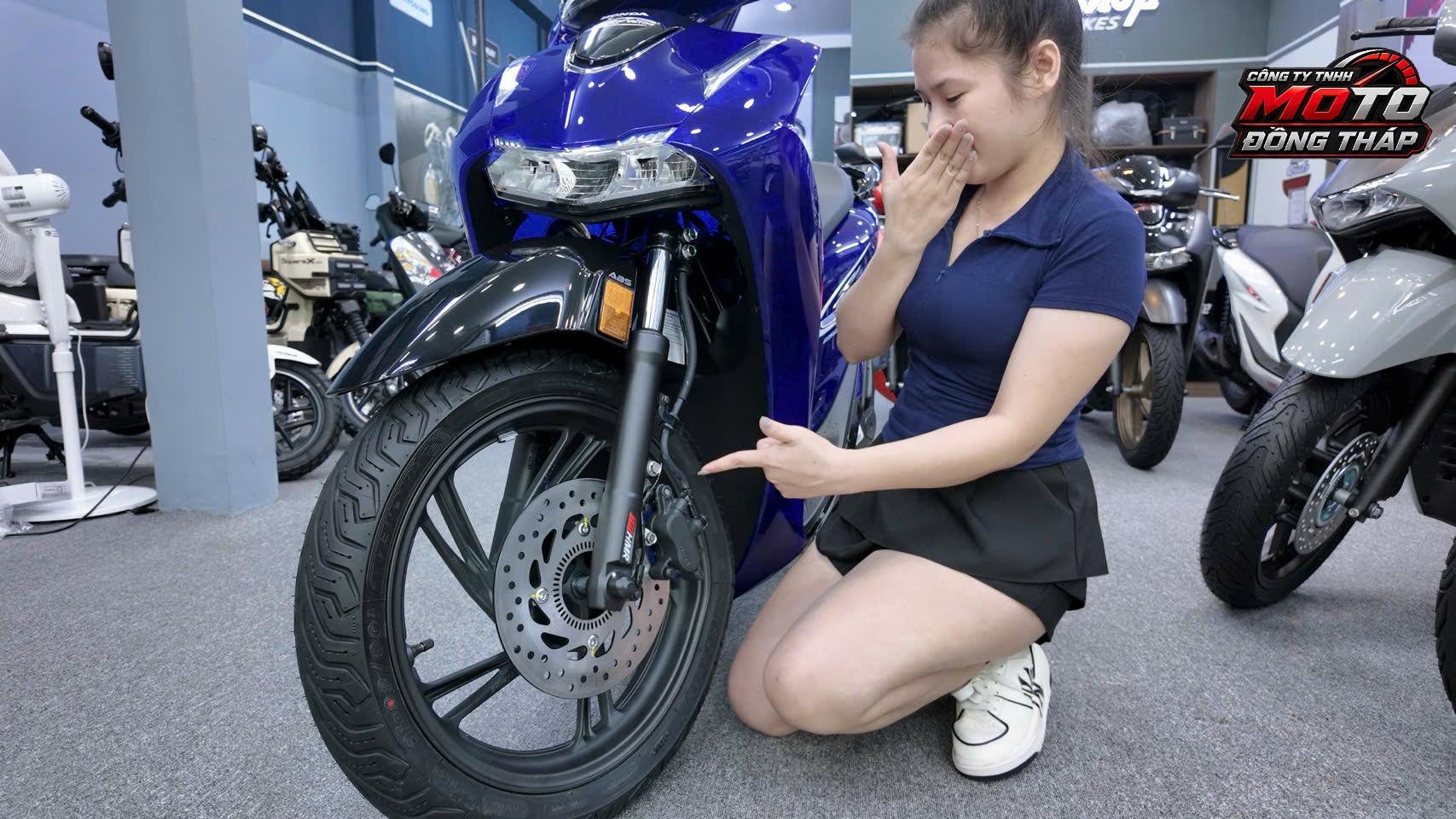 Những điểm nổi bật giúp Honda SH Ý 150i Vetro Blue Honda Moto Roma trở thành tâm điểm của giới chơi xe nhập khẩu 10 Honda SH Ý 150i Vetro Blue Honda Moto Roma