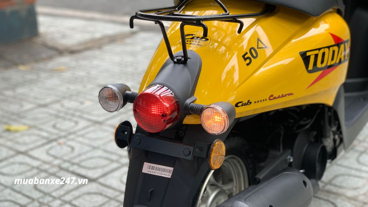 Honda Today 50 màu vàng được khui thùng tại Cubhouse