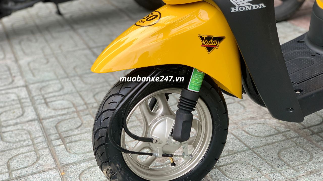 Honda Today 50 màu vàng được khui thùng tại Cubhouse