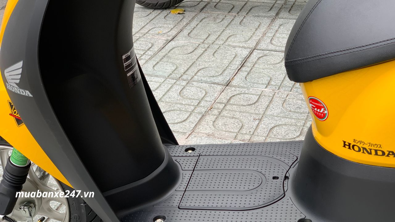 Honda Today 50 màu vàng được khui thùng tại Cubhouse