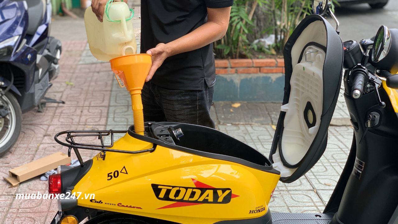 Honda Today 50 màu vàng được khui thùng tại Cubhouse