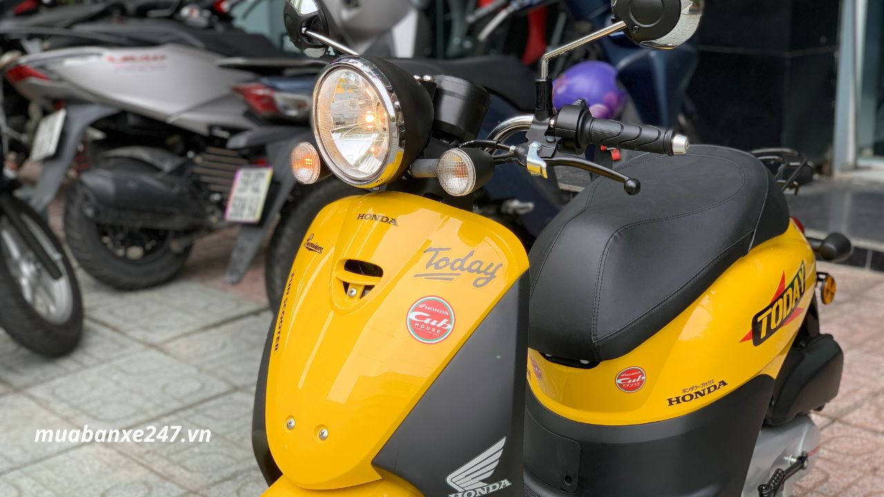 Honda Today 50 màu vàng được khui thùng tại Cubhouse