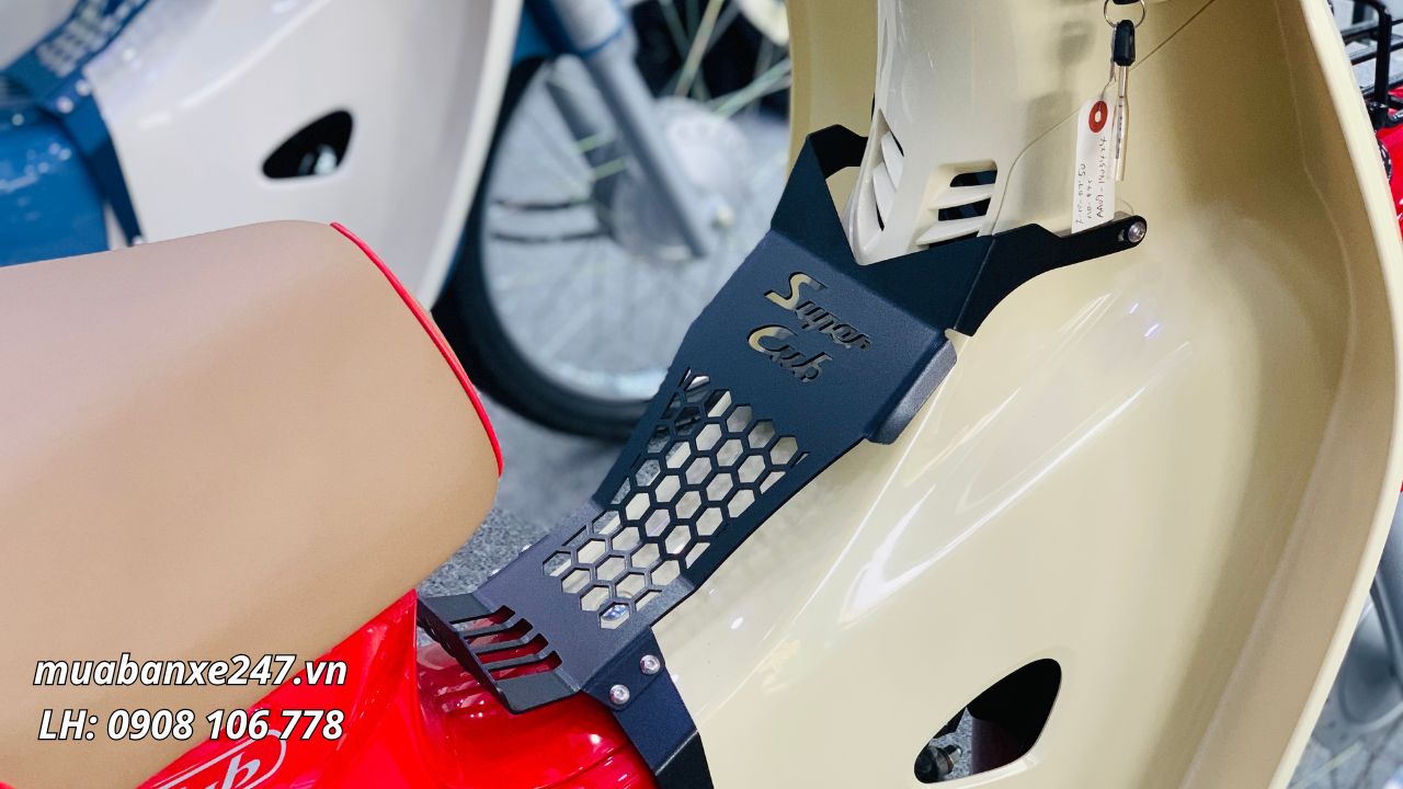 Honda Super Cub Hello Kitty Nhật Bản