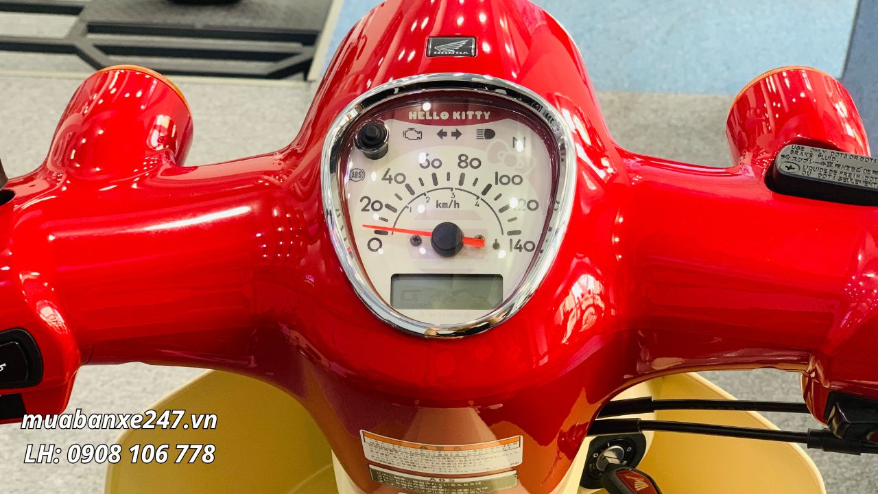 Honda Super Cub Hello Kitty Nhật Bản