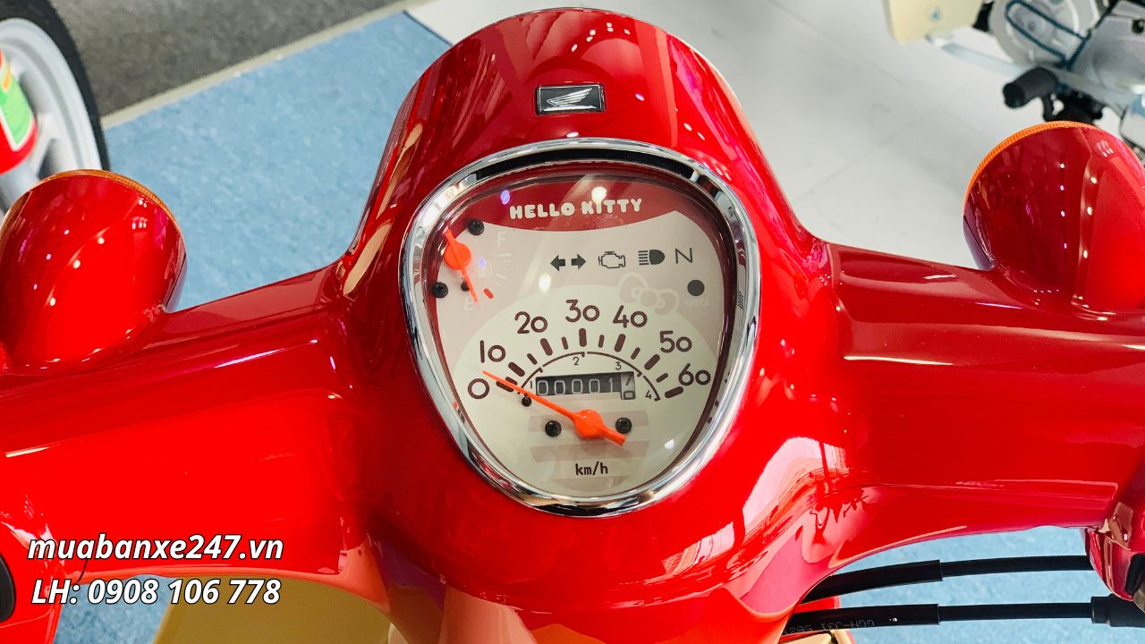 Honda Super Cub Hello Kitty Nhật Bản
