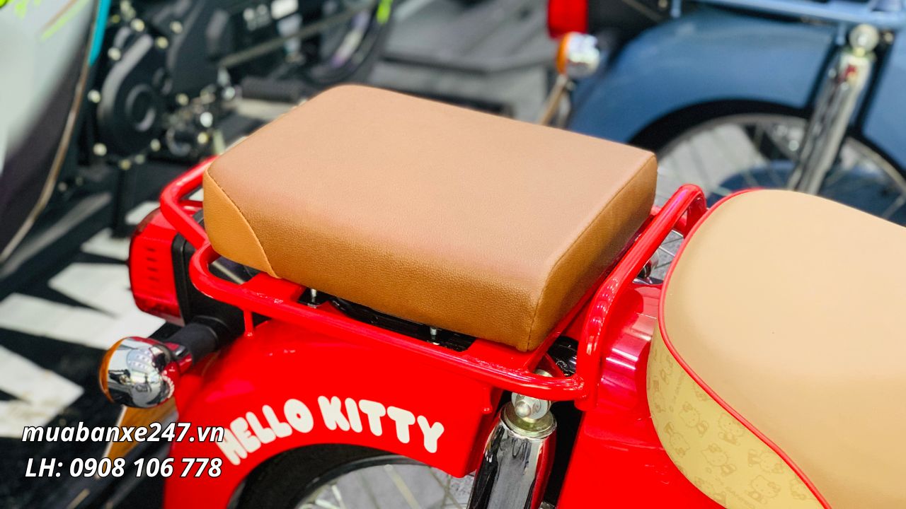 Honda Super Cub Hello Kitty Nhật Bản