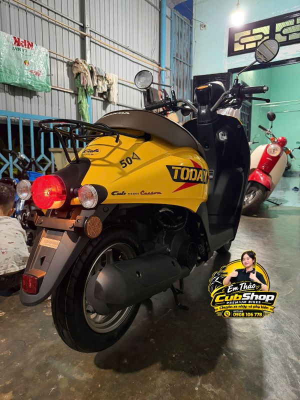 Honda Today 50cc màu vàng
